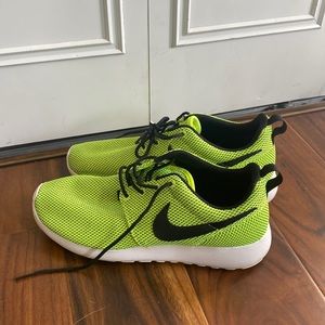 Youth 7Y roshe runs Nike